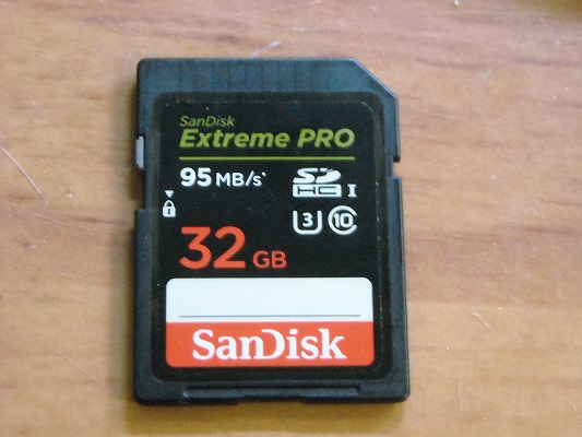 sandisk製のSDカードの画像