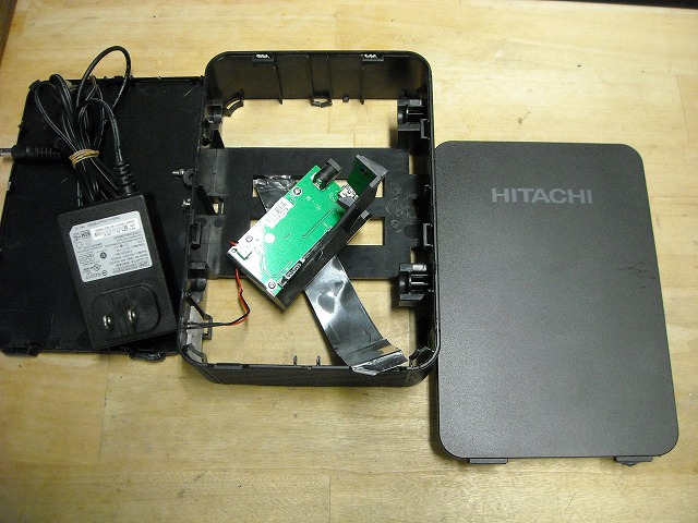hitachi 外付けHDDの写真