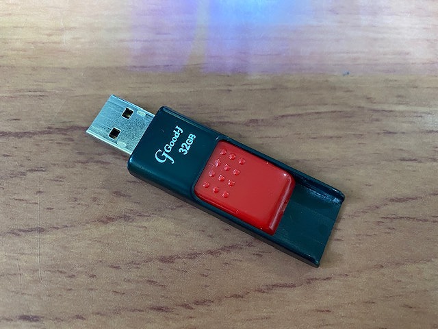 USBメモリー32GBの画像