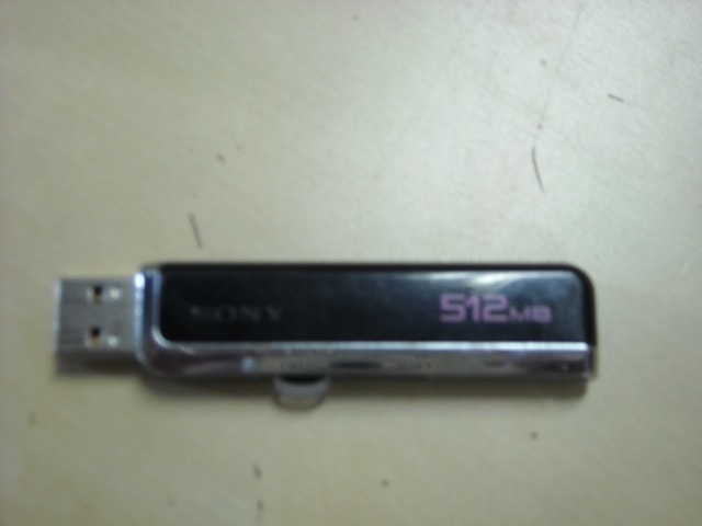 sony USBメモリーのデータ復旧事例