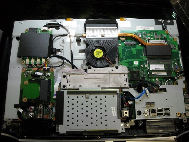 東芝一体型パソコンSSD交換の様子